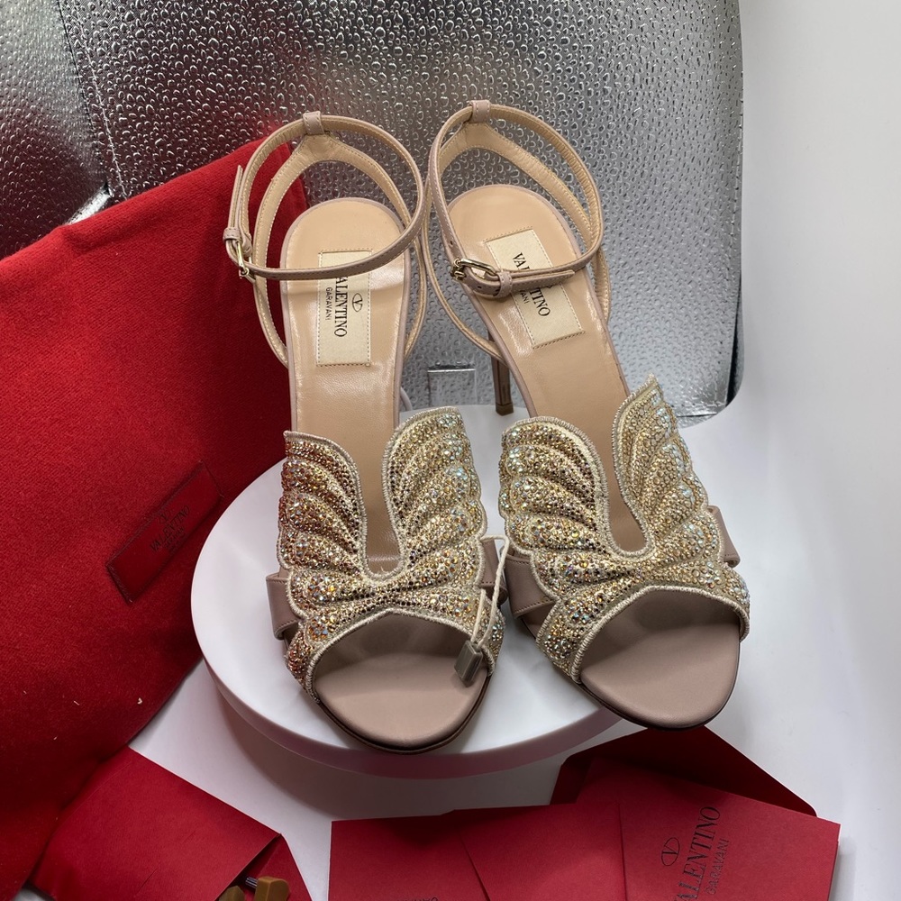 Valentine Butterfly Embellished Pumps in Nude
